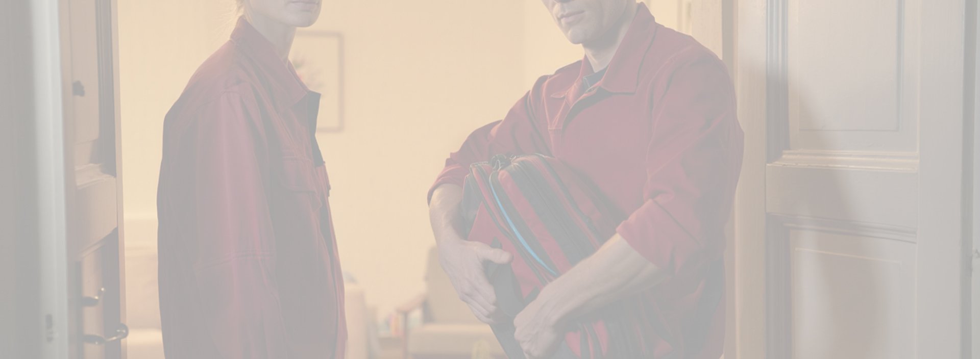 Фельдшеры в квартире пациента